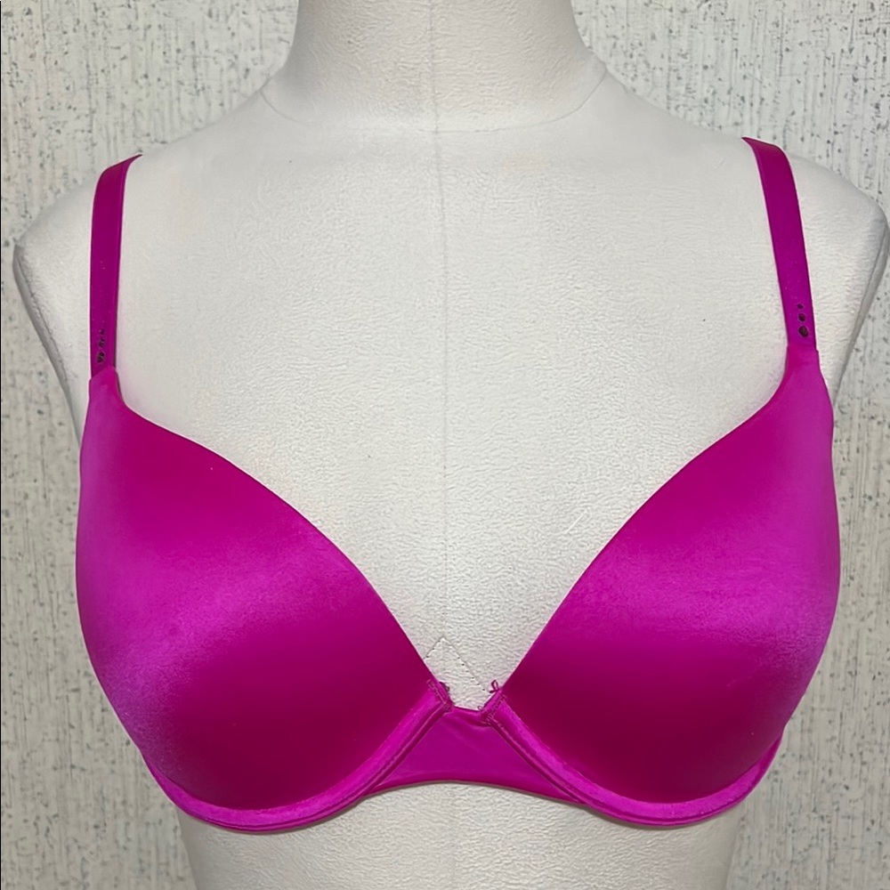 Vibrant Fuchsia Plunge T-Shirt Bra with Seamless Finish